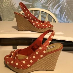 AmericanEagle 6.5 wedges polka dot salmon pink